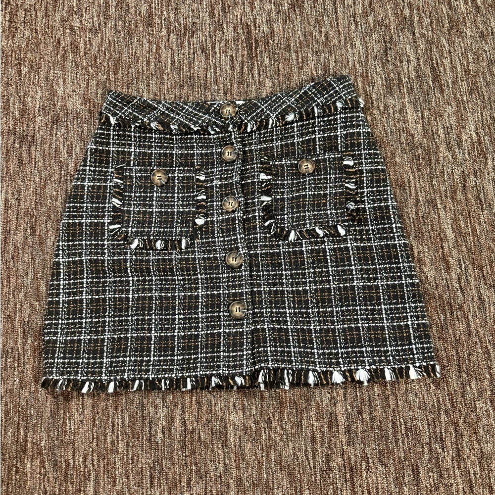 Everyday Chic Boutique Tweed Frayed Hem Black and White Old Money Mini Skirt Med